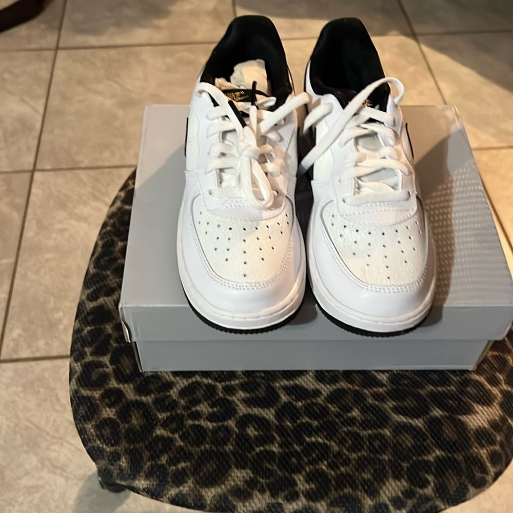 Boys shoes size 1.5
